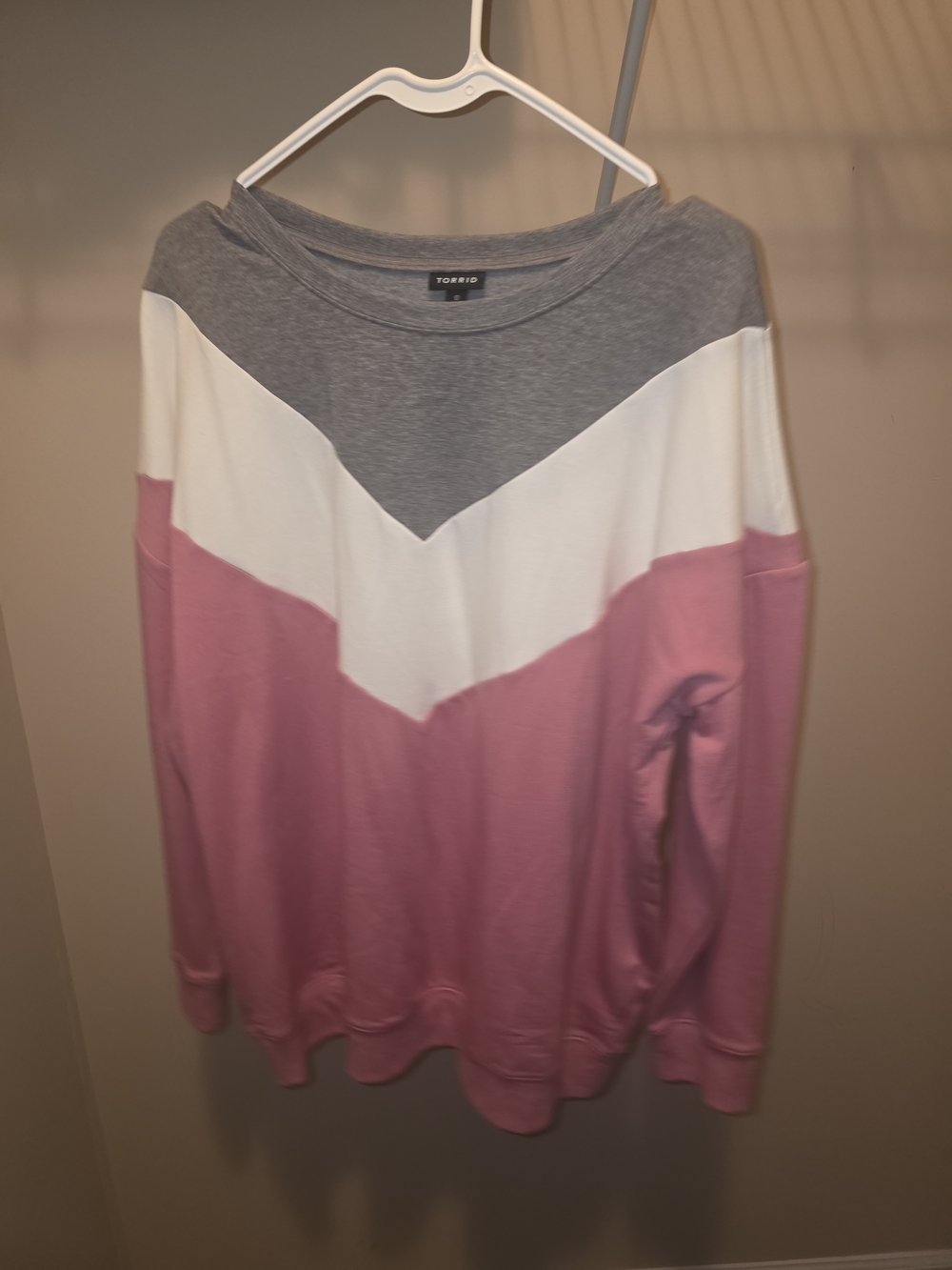 torrid Chevron Colorblock Crew Sweater - Gray, White & Pink
